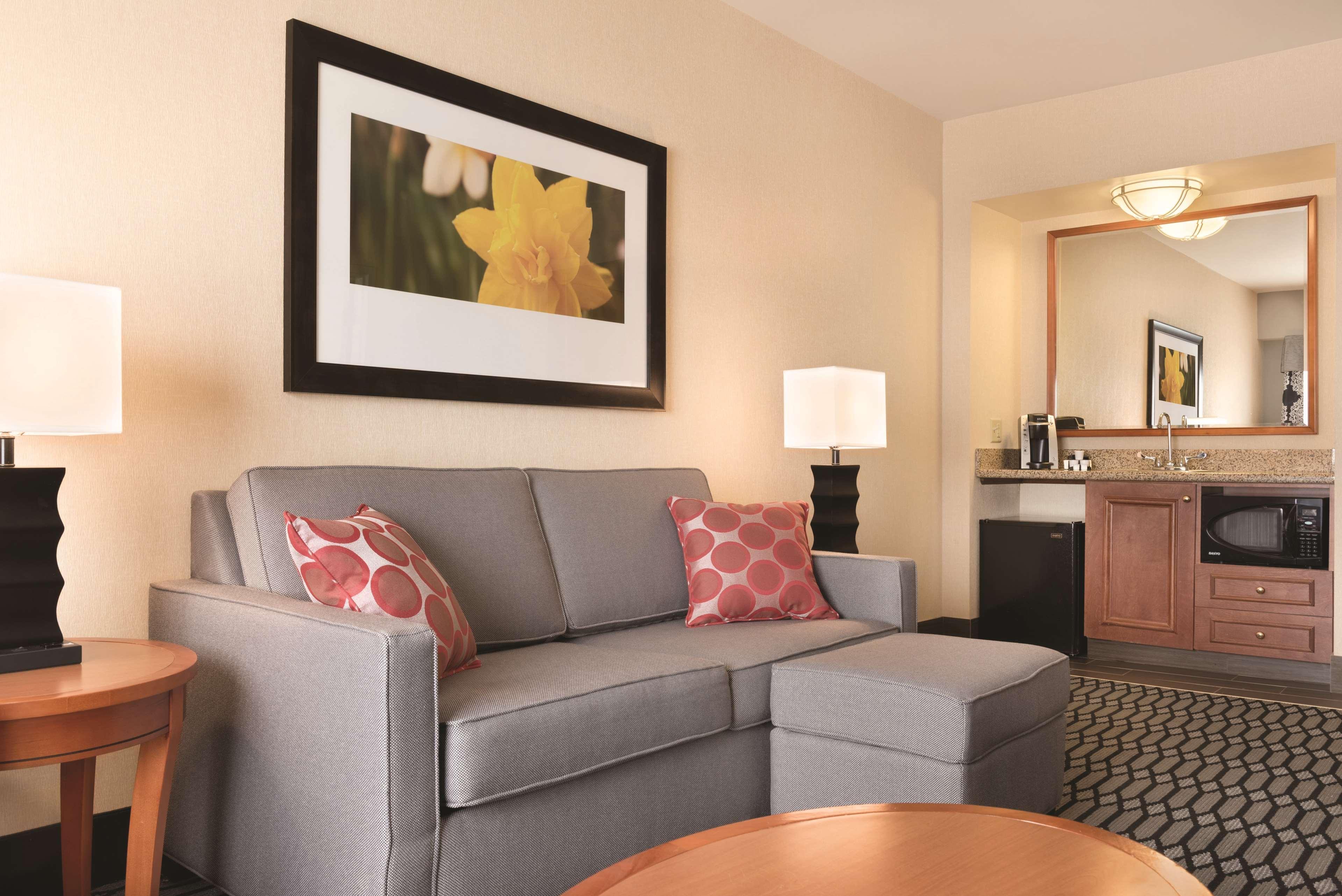 Hilton Garden Inn Akron-Canton Airport North Canton Exterior photo