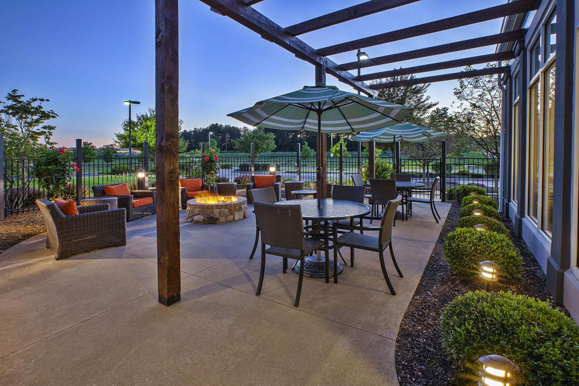 Hilton Garden Inn Akron-Canton Airport North Canton Exterior photo