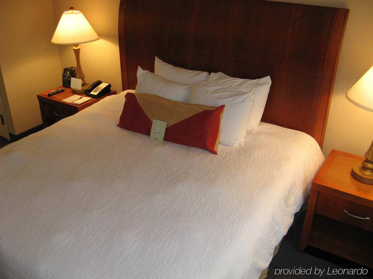 Hilton Garden Inn Akron-Canton Airport North Canton Room photo
