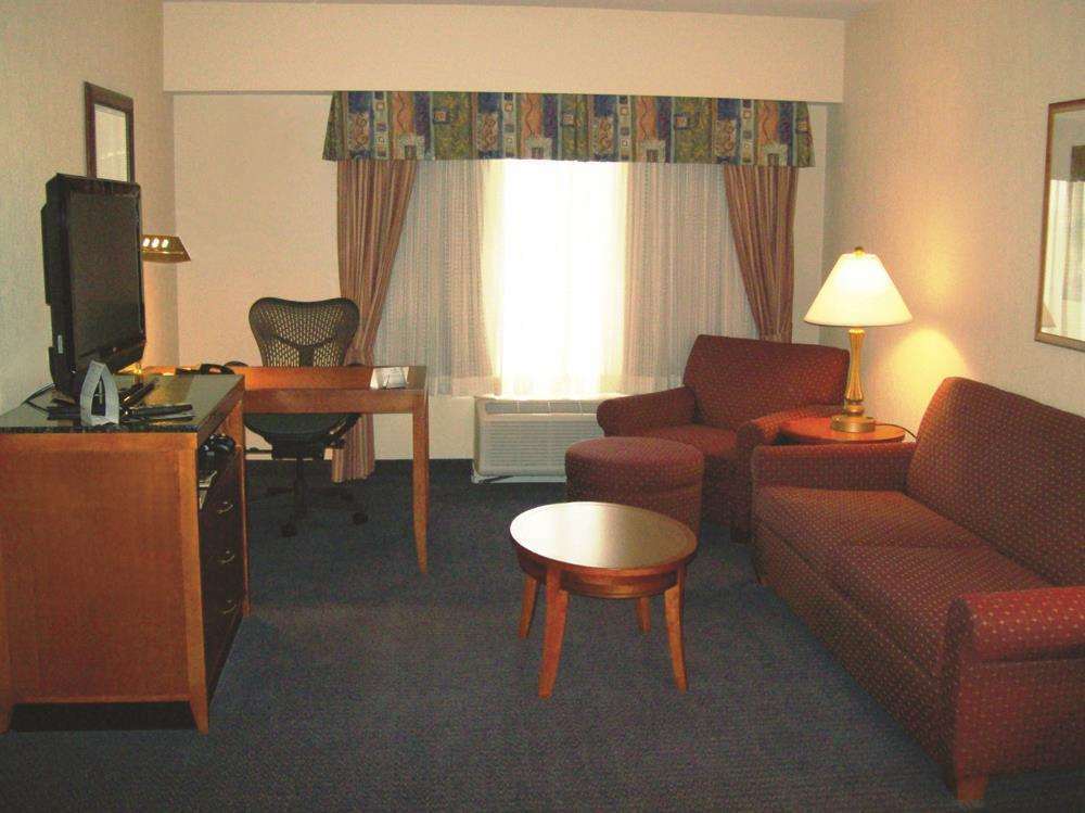 Hilton Garden Inn Akron-Canton Airport North Canton Room photo